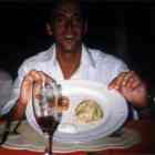 Frank mit ppig berladenem Teller [ph00002.jpg] A click makes it big (13 kByte)