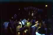 (Rave vor dem Summer Place [ph00012.jpg] A click makes it big (10 kByte)