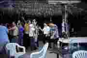 Raving  [ph00016.jpg] A click makes it big (18 kByte)