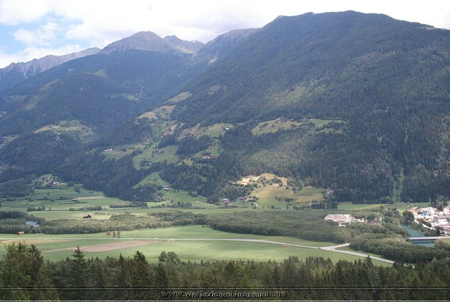 B8 schlossneuhaus2004df374.jpg
