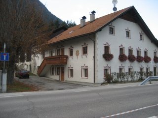schlossneuhausanfahrt1.jpg