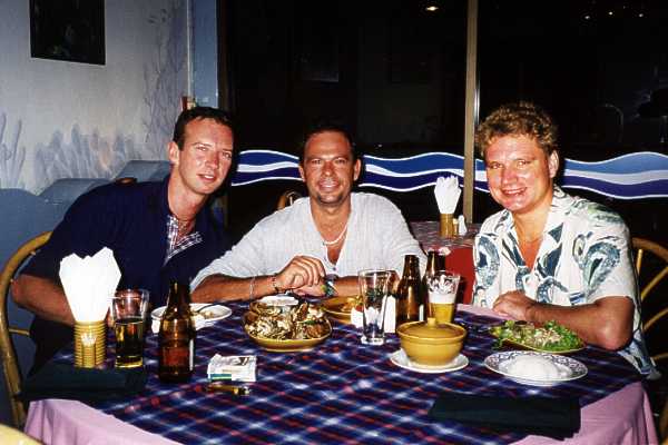 Bei letzten Abendessen [3v19q.jpg] 32 kByte